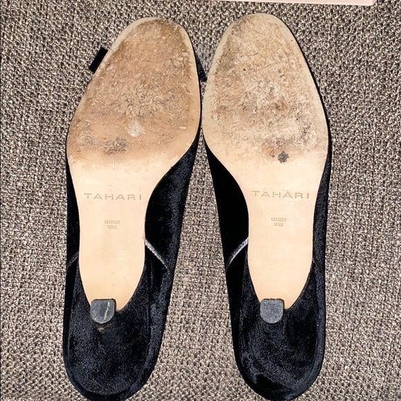 Tahari Velvet Pump - Picture 4 of 5